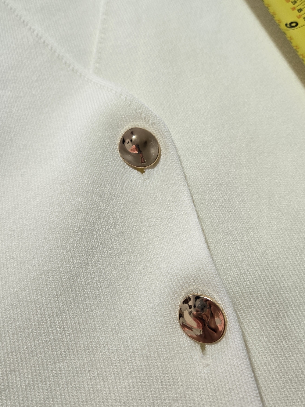Zara Cream Button-Down Short Sleeve V-Neck Top - Picture 8 of 8